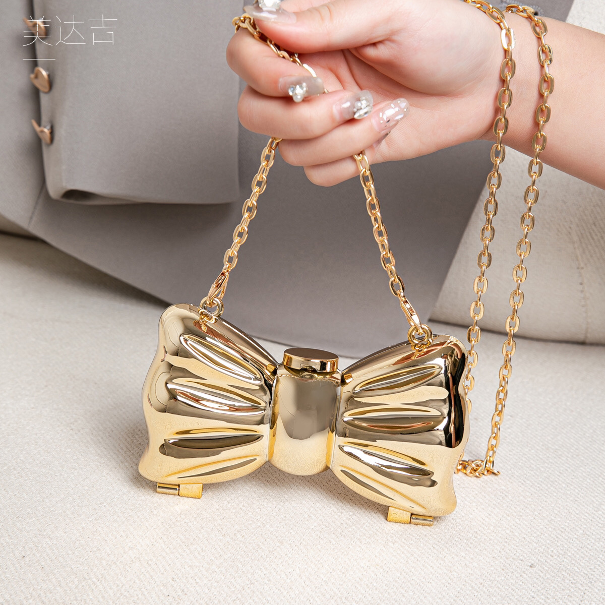 Glänzende goldene Metall-Schle – Clutch Bag Evening Bewertung und Preis